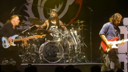 Watch THE WINERY DOGS Perform In Jim Thorpe, Pennsylvania